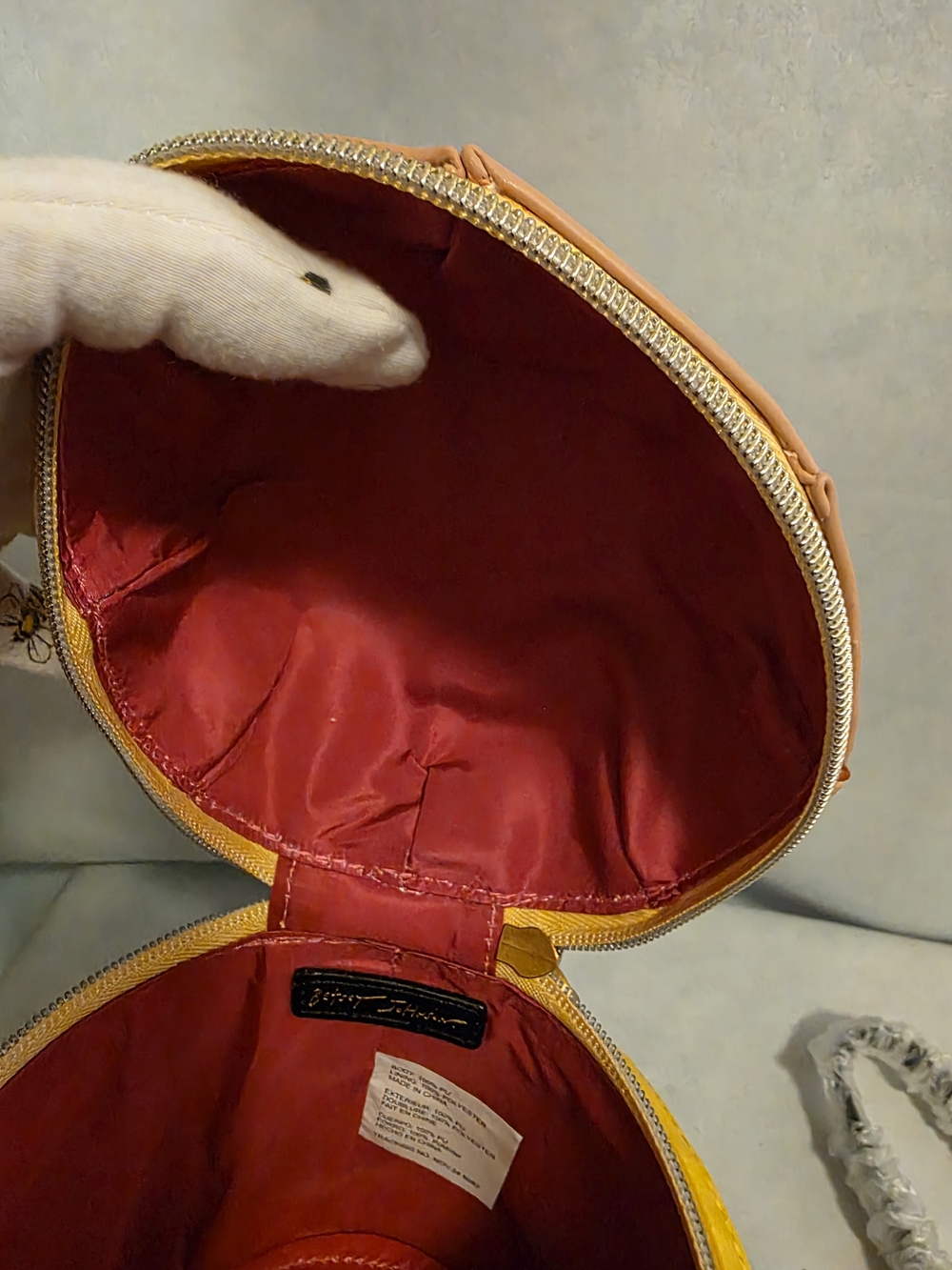 Betsey Johnson "NICE BUNS" Crossbody - Picture 3 of 8